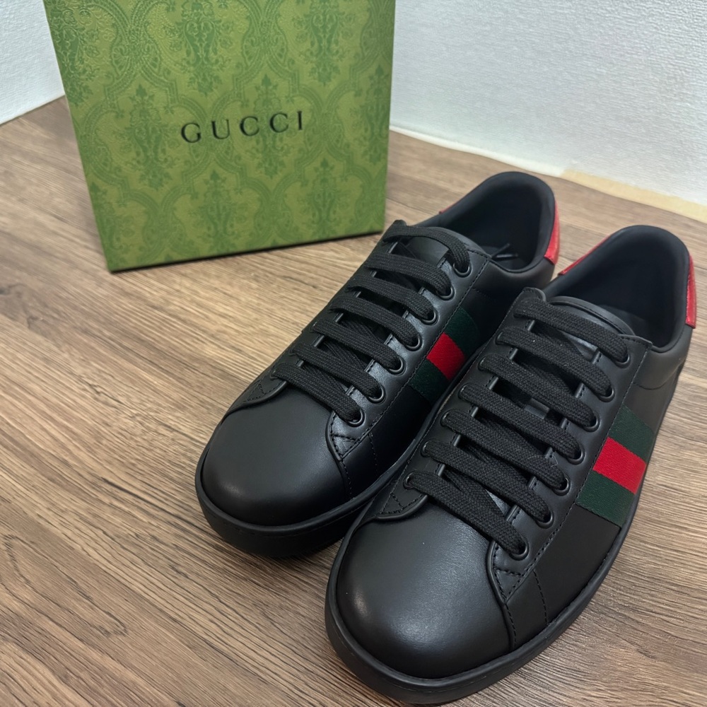 Gucci Women’s Black Sneakers with Red and Green Stripes - Picture 2 of 4